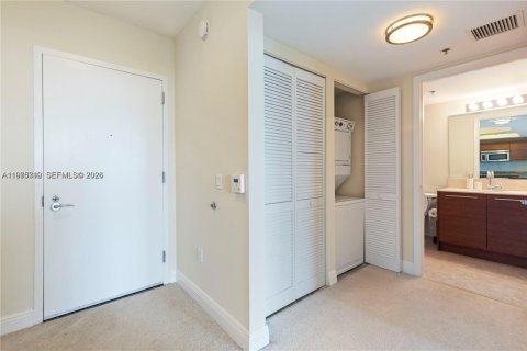 Condo in Sunrise, Florida, 2 bedrooms  № 2040067 - photo 6