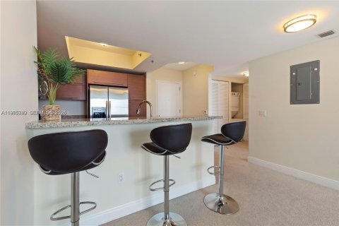 Condo in Sunrise, Florida, 2 bedrooms  № 2040067 - photo 4