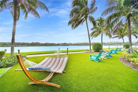 Condo in Sunrise, Florida, 2 bedrooms  № 2040067 - photo 12