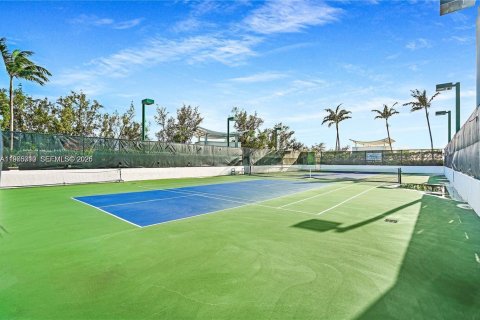 Condo in Sunrise, Florida, 2 bedrooms  № 2040067 - photo 15