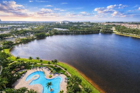 Condo in Sunrise, Florida, 2 bedrooms  № 2040067 - photo 11