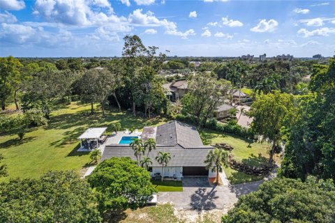 House in Coral Springs, Florida 4 bedrooms, 229 sq.m. № 1848760 - photo 3