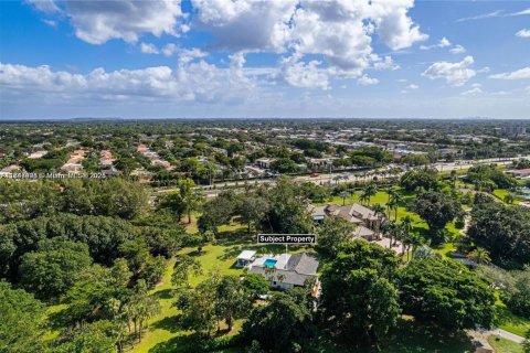 House in Coral Springs, Florida 4 bedrooms, 229 sq.m. № 1848760 - photo 2
