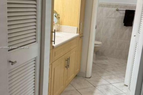 Снять в аренду таунхаус в Дорал, Флорида 3 спальни, 151.43м2, № 1956618 - фото 11