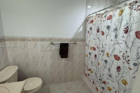 Снять в аренду таунхаус в Дорал, Флорида 3 спальни, 151.43м2, № 1956618 - фото 12