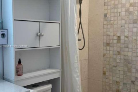 Снять в аренду таунхаус в Дорал, Флорида 3 спальни, 151.43м2, № 1956618 - фото 9