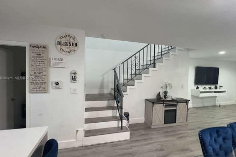 Снять в аренду таунхаус в Дорал, Флорида 3 спальни, 151.43м2, № 1956618 - фото 6