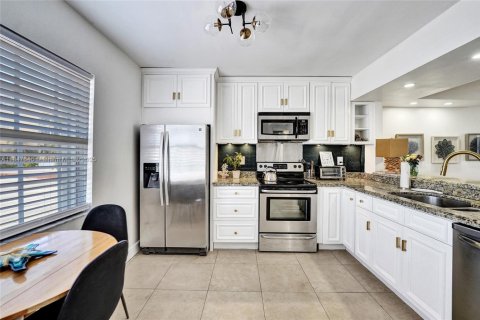 Купить таунхаус в Холливуд, Флорида 4 спальни, 168.62м2, № 2035667 - фото 12