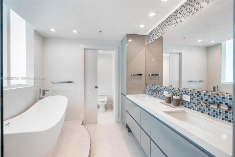Condominio en venta en Miami Beach, Florida, 2 dormitorios, 118.91 m2 № 2186103 - foto 16