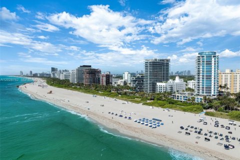 Condominio en Miami Beach, Florida, 2 dormitorios  № 2186103