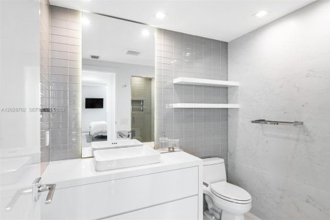 Condominio en venta en Miami Beach, Florida, 2 dormitorios, 118.91 m2 № 2186103 - foto 13