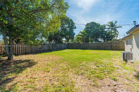 House in Delray Beach, Florida 3 bedrooms, 76.92 sq.m. № 2071481 - photo 29
