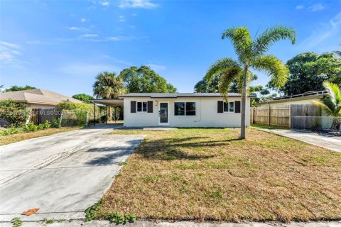 House in Delray Beach, Florida 3 bedrooms, 76.92 sq.m. № 2071481