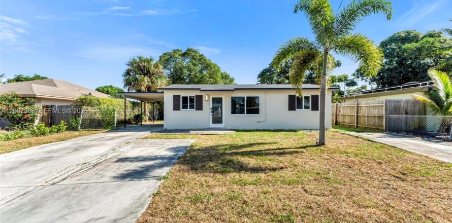 House in Delray Beach, Florida 3 bedrooms, 76.92 sq.m. № 2071481