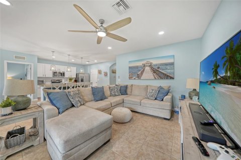 House in Punta Gorda, Florida 3 bedrooms, 157 sq.m. № 1815813 - photo 11
