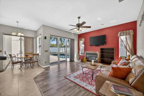 House in Pinellas Park, Florida 3 bedrooms, 175.96 sq.m. № 1877385 - photo 9