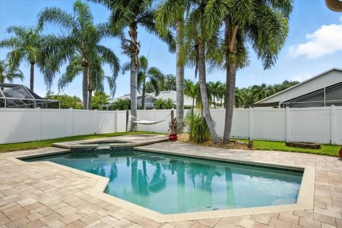 House in Pinellas Park, Florida 3 bedrooms, 175.96 sq.m. № 1877385 - photo 4