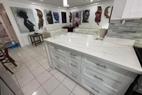 Купить кондоминиум в Майами-Бич, Флорида 3 комнаты, № 2146900 - фото 24
