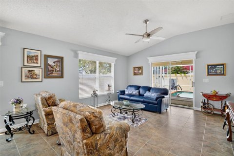 House in The Villages, Florida 3 bedrooms, 130.71 sq.m. № 1903077 - photo 10