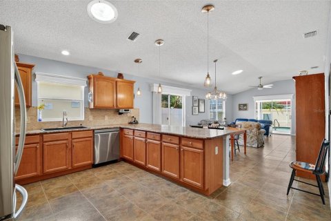 House in The Villages, Florida 3 bedrooms, 130.71 sq.m. № 1903077 - photo 3