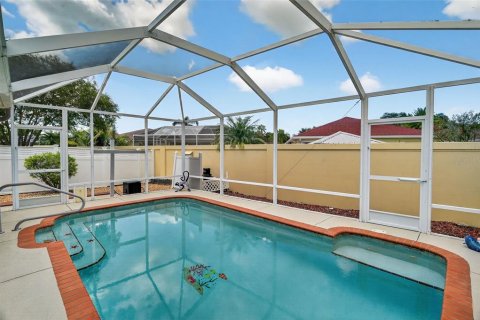House in The Villages, Florida 3 bedrooms, 130.71 sq.m. № 1903077 - photo 27