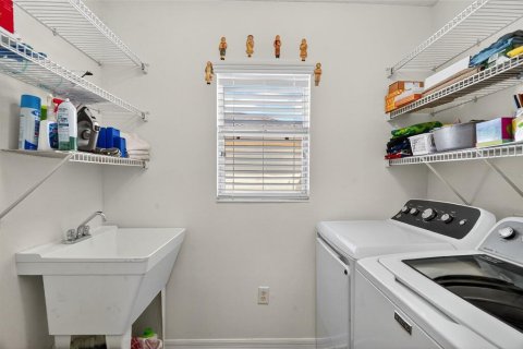 House in The Villages, Florida 3 bedrooms, 130.71 sq.m. № 1903077 - photo 21