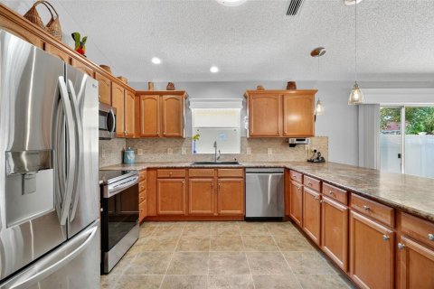 House in The Villages, Florida 3 bedrooms, 130.71 sq.m. № 1903077 - photo 6