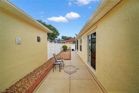House in The Villages, Florida 3 bedrooms, 130.71 sq.m. № 1903077 - photo 30
