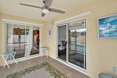 House in The Villages, Florida 3 bedrooms, 130.71 sq.m. № 1903077 - photo 22