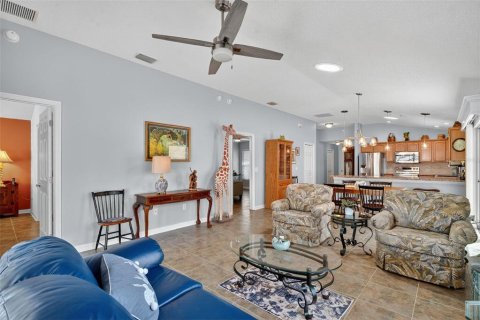 House in The Villages, Florida 3 bedrooms, 130.71 sq.m. № 1903077 - photo 8
