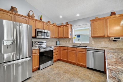 House in The Villages, Florida 3 bedrooms, 130.71 sq.m. № 1903077 - photo 4