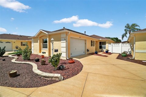 House in The Villages, Florida 3 bedrooms, 130.71 sq.m. № 1903077 - photo 1