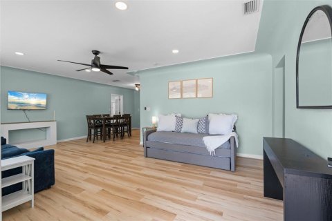 Villa ou maison à vendre à Seminole, Floride: 2 chambres, 110.18 m2 № 2221442 - photo 4