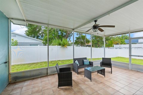Villa ou maison à vendre à Seminole, Floride: 2 chambres, 110.18 m2 № 2221442 - photo 2