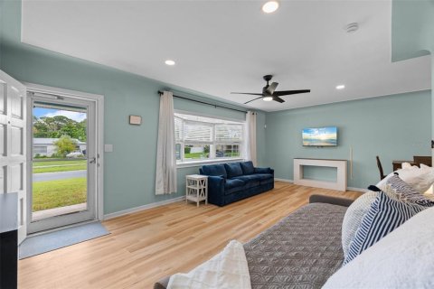 Villa ou maison à vendre à Seminole, Floride: 2 chambres, 110.18 m2 № 2221442 - photo 13