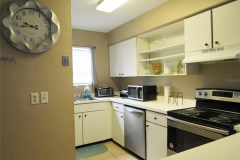 Townhouse in Gainesville, Florida 2 bedrooms, 105.82 sq.m. № 1690849 - photo 6