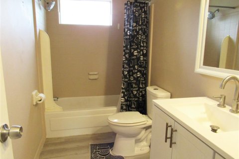 Townhouse in Gainesville, Florida 2 bedrooms, 105.82 sq.m. № 1690849 - photo 27
