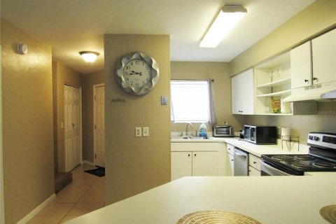 Townhouse in Gainesville, Florida 2 bedrooms, 105.82 sq.m. № 1690849 - photo 10