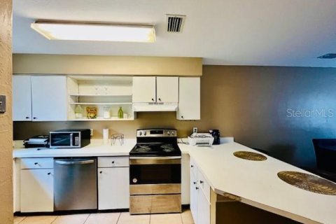 Townhouse in Gainesville, Florida 2 bedrooms, 105.82 sq.m. № 1690849 - photo 5