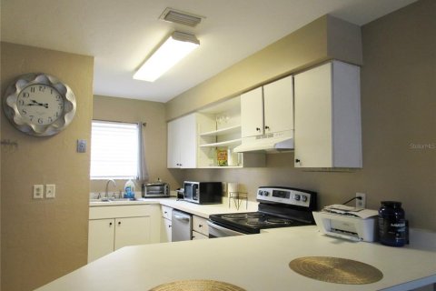 Townhouse in Gainesville, Florida 2 bedrooms, 105.82 sq.m. № 1690849 - photo 9