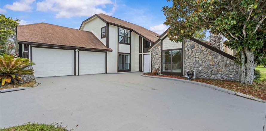 Casa en Spring Hill, Florida 4 dormitorios, 195.84 m2 № 1856563