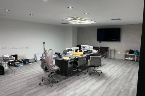 Oficina en alquiler en Miami, Florida № 461567 - foto 1