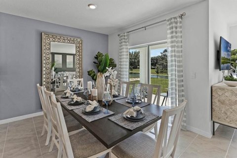 House in Poinciana, Florida 4 bedrooms, 169.83 sq.m. № 1793695 - photo 9
