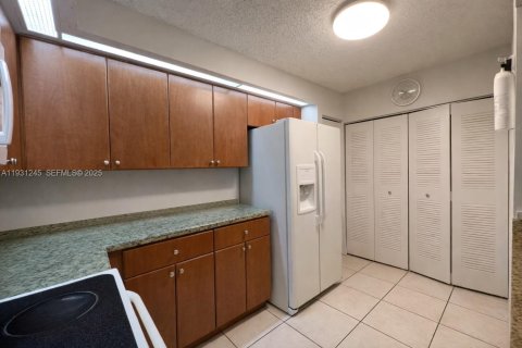 Copropriété à vendre à Hialeah, Floride: 2 chambres, 108.05 m2 № 1990961 - photo 15