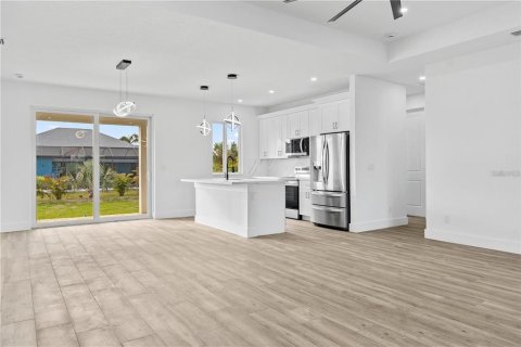 House in Port Charlotte, Florida 4 bedrooms, 197.79 sq.m. № 1795560 - photo 4