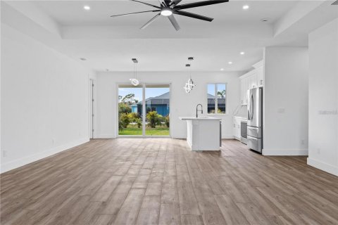 House in Port Charlotte, Florida 4 bedrooms, 197.79 sq.m. № 1795560 - photo 3