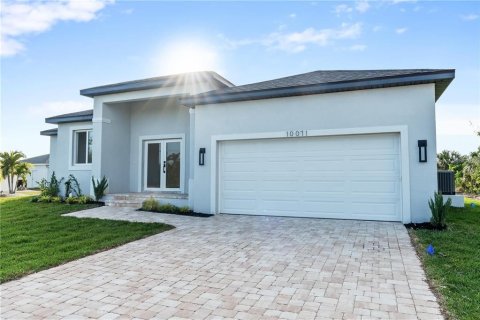 House in Port Charlotte, Florida 4 bedrooms, 197.79 sq.m. № 1795560 - photo 1