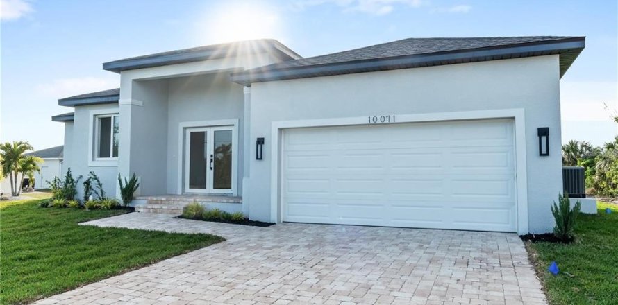 House in Port Charlotte, Florida 4 bedrooms, 197.79 sq.m. № 1795560