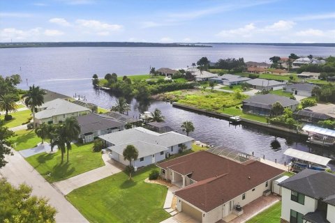 Villa ou maison à vendre à Port Charlotte, Floride: 3 chambres, 176.42 m2 № 2324224 - photo 2
