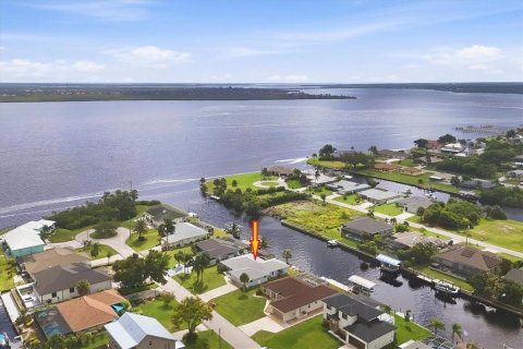 Villa ou maison à vendre à Port Charlotte, Floride: 3 chambres, 176.42 m2 № 2324224 - photo 3